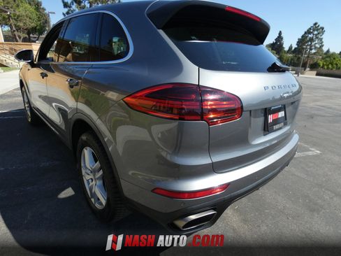 Used 2018 Porsche Cayenne AWD/4WD image 12