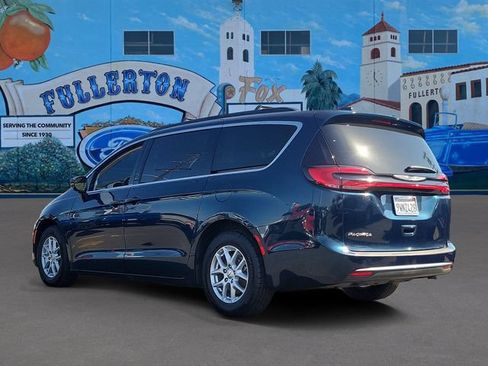 Used 2022 Chrysler Pacifica Touring-L FWD image 3