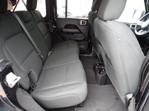 Used 2021 Jeep Wrangler Unlimited Sahara image 31