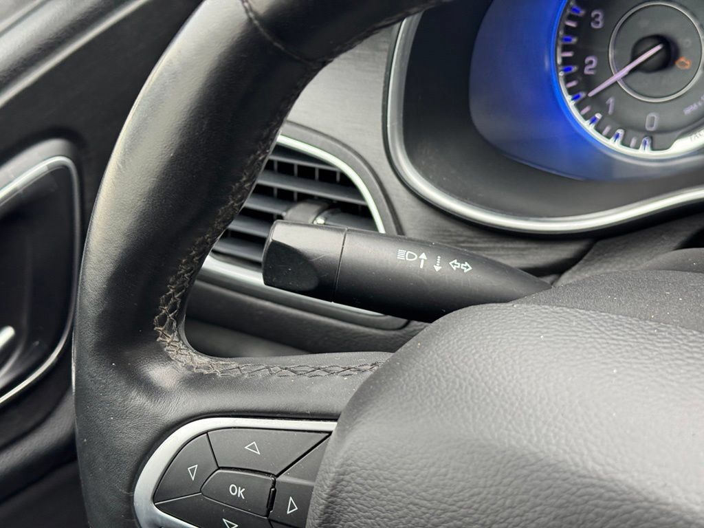 Used 2015 Chrysler 200 Limited w/ Convenience Group FWD image 27