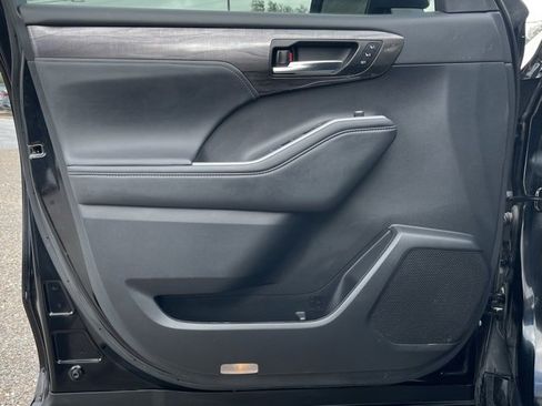 Used 2022 Toyota Highlander Platinum image 8