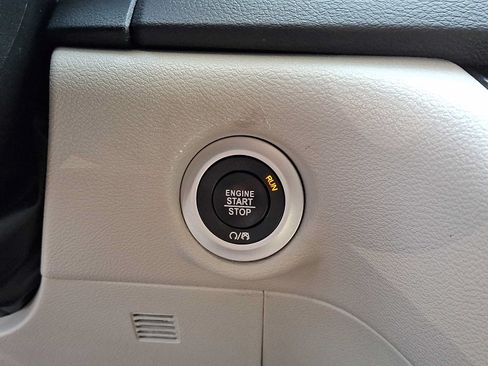 Certified 2024 Chrysler Pacifica Touring-L FWD image 28