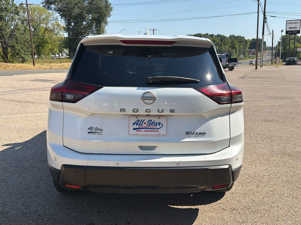 Used 2024 Nissan Rogue SV AWD/4WD image 9