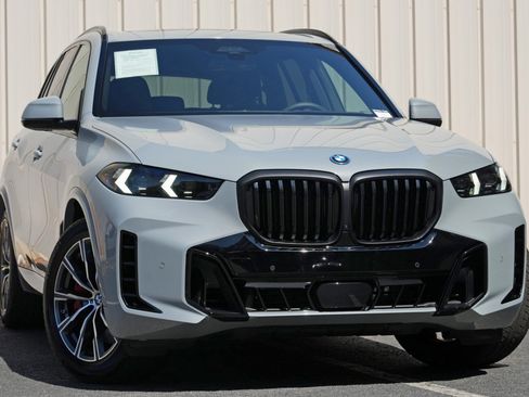 Used 2026 BMW X5 xDrive50e w/ M Sport Package AWD/4WD image 4