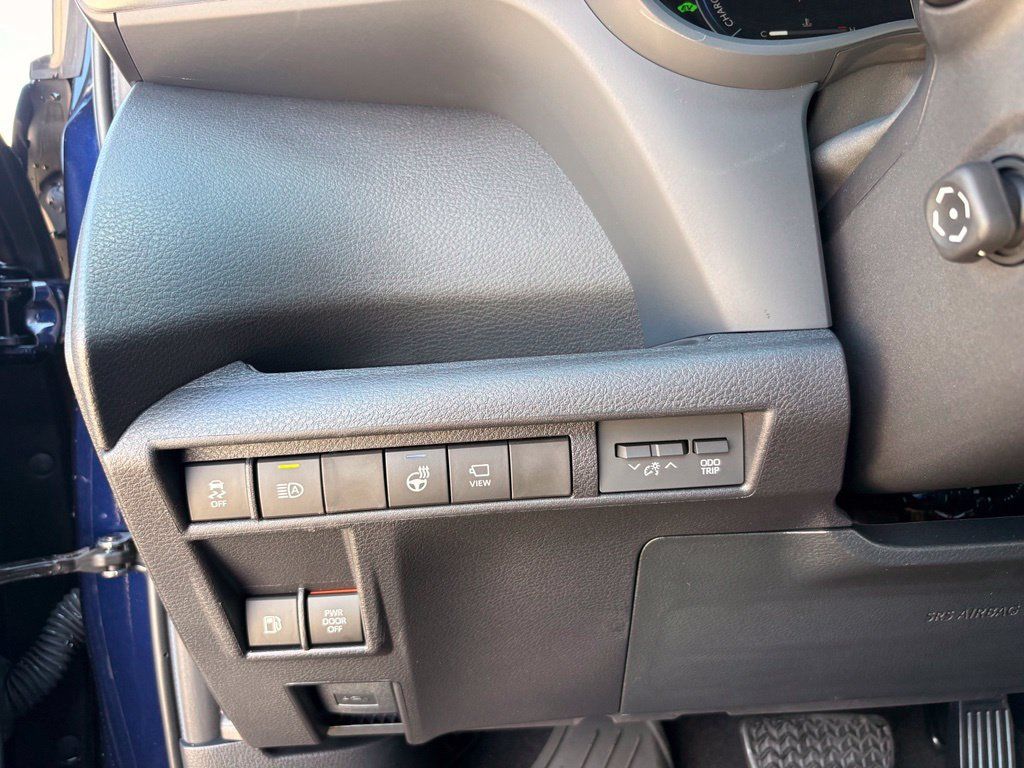 Used 2026 Toyota Sienna Platinum AWD/4WD image 23