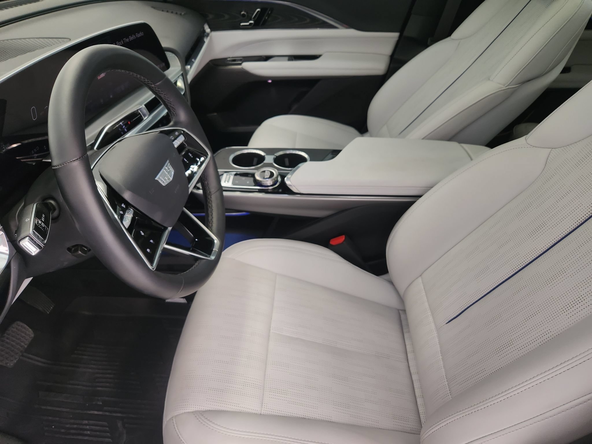 Used 2024 Cadillac Lyriq Luxury w/ LPO, Floor Liner Package RWD image 12