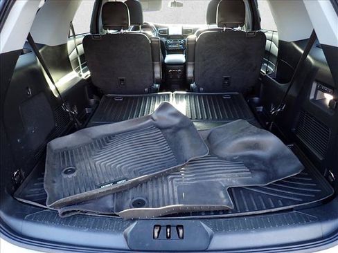 Used 2022 Ford Explorer Limited w/ Equipment Group 301A AWD/4WD image 8