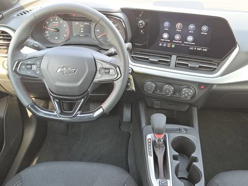 Used 2026 Chevrolet Trax RS w/ Sunroof Package FWD image 22