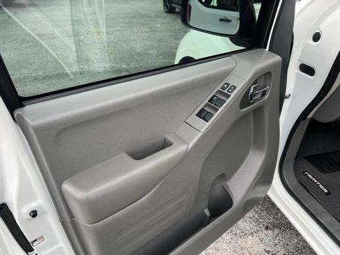 Used 2019 Nissan Frontier SV AWD/4WD image 11