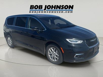 Used 2023 Chrysler Pacifica Touring-L
