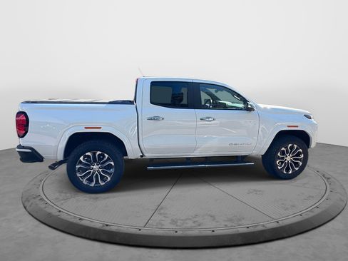 Used 2024 GMC Canyon Denali image 9