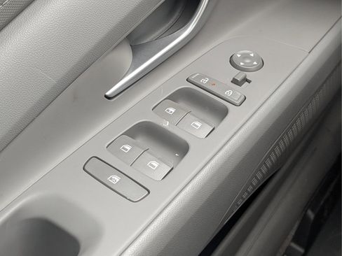 Certified 2025 Hyundai Elantra SE FWD image 22