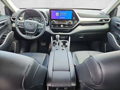 Used 2026 Toyota Highlander XLE AWD/4WD image 17