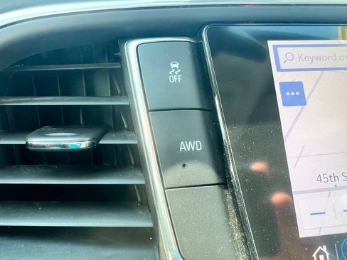 Used 2020 Buick Enclave Premium w/ Sun and Sites Package AWD/4WD image 32