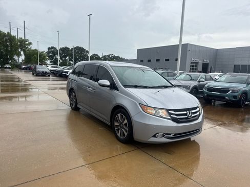 Used 2016 Honda Odyssey Touring Elite image 8