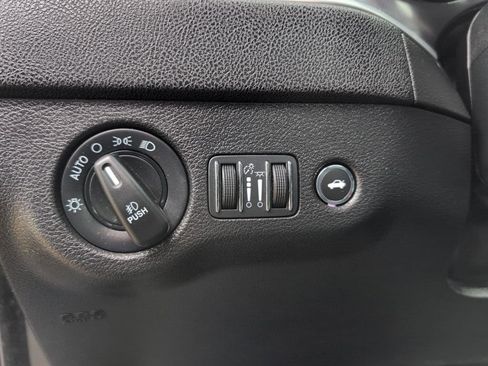 Used 2019 Dodge Charger SXT image 24