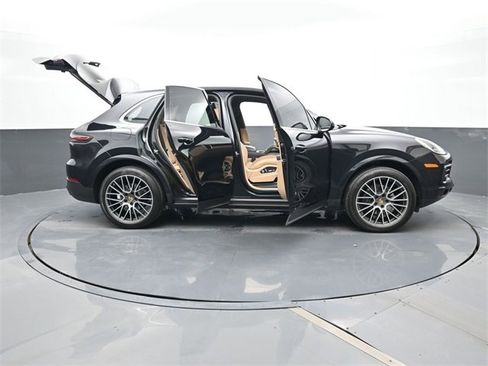 Used 2020 Porsche Cayenne image 34