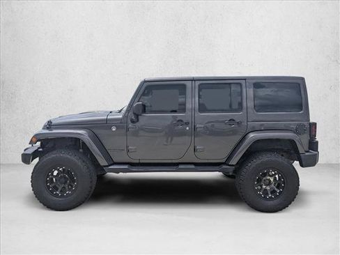 Used 2018 Jeep Wrangler Unlimited Sahara AWD/4WD image 9
