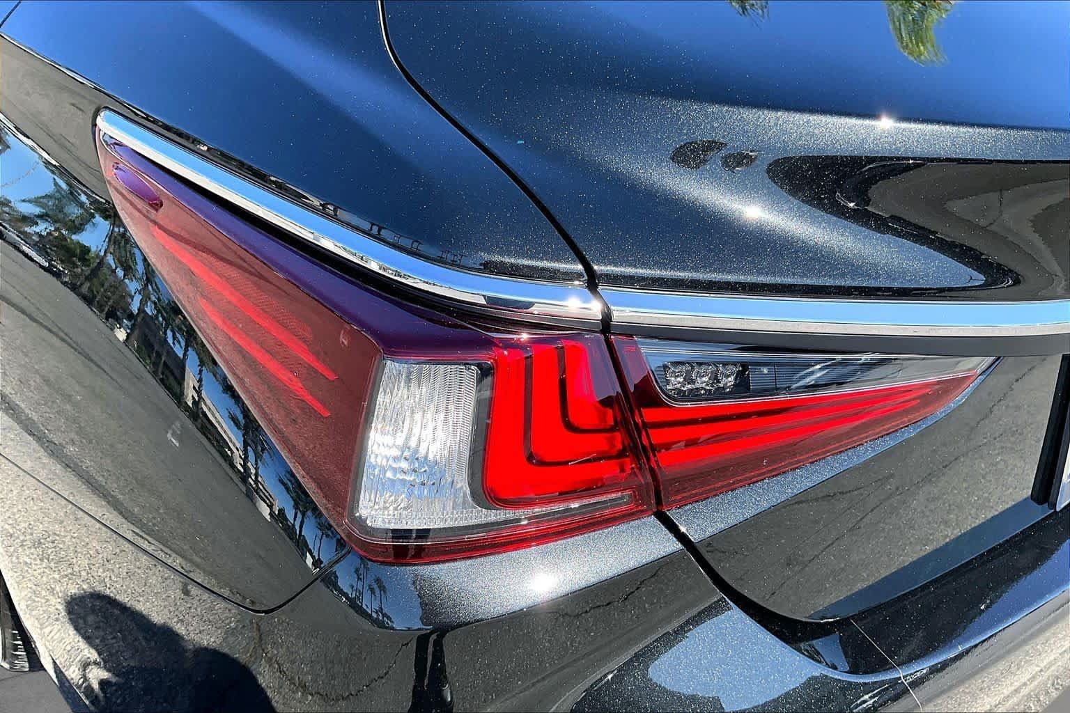 Certified 2024 Lexus ES 350 w/ Premium Package FWD image 27