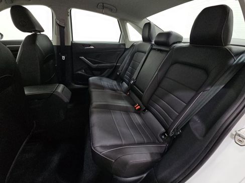 Used 2023 Volkswagen Jetta SE image 5