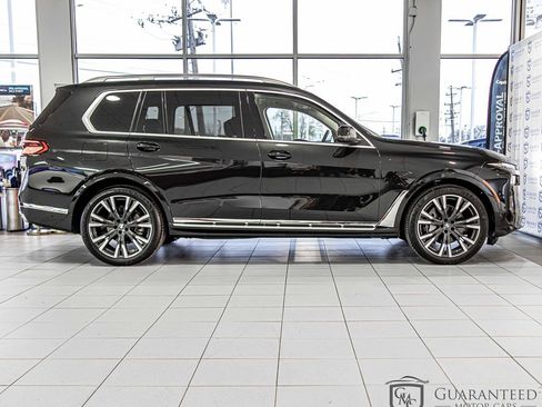 Used 2025 BMW X7 xDrive40i w/ Premium Package image 11