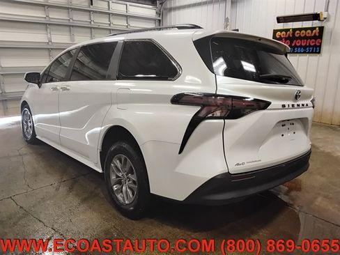 Used 2023 Toyota Sienna XLE w/ XLE Plus Package AWD/4WD image 6