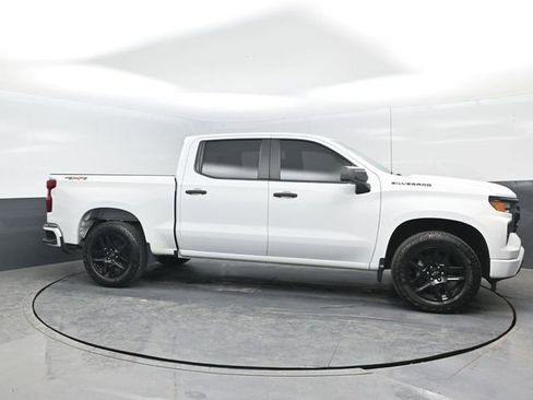 Used 2022 Chevrolet Silverado 1500 Custom w/ LPO, Dark Essentials Package AWD/4WD image 3