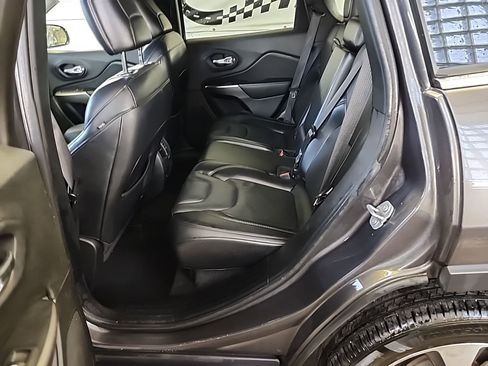 Used 2021 Jeep Cherokee Limited image 8