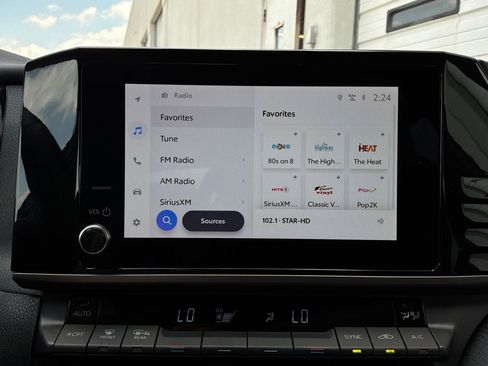 Used 2025 Toyota Camry SE FWD image 30