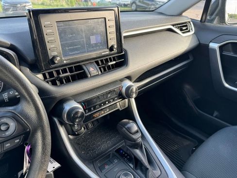 Used 2021 Toyota RAV4 LE AWD/4WD image 11