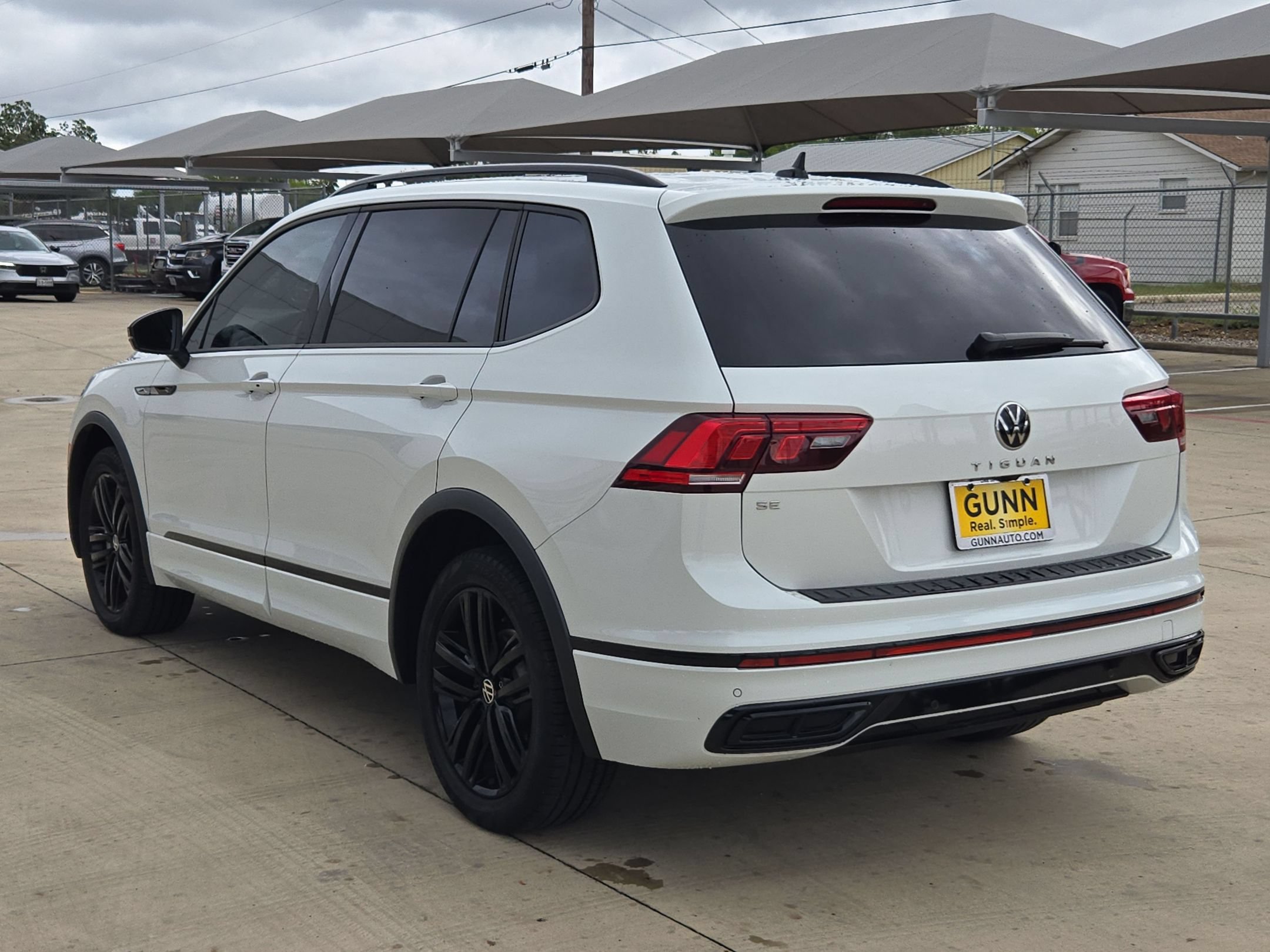 Used 2022 Volkswagen Tiguan SE R-Line FWD image 5