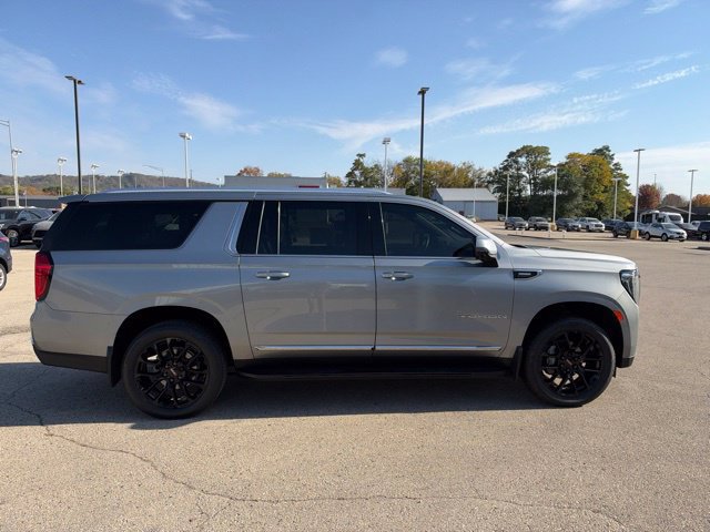 Used 2024 GMC Yukon XL SLT w/ SLT Premium Package AWD/4WD image 6