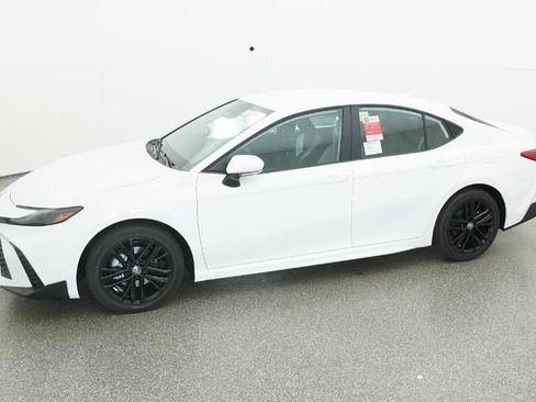 New 2026 Toyota Camry SE image 7