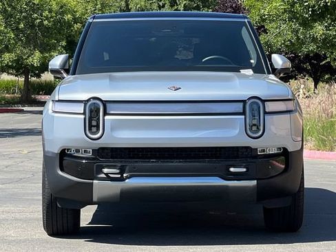Used 2024 Rivian R1S Adventure AWD/4WD image 9
