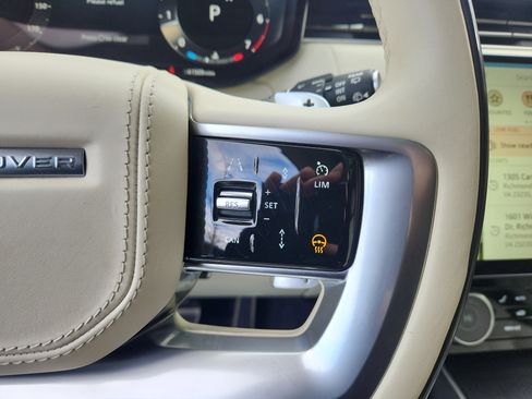 Used 2023 Land Rover Range Rover Long Wheelbase SE image 20