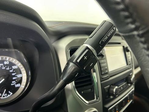 Used 2018 Nissan Titan SL image 21