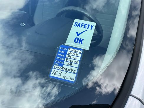 Used 2016 Ford Escape SE w/ Equipment Group 201A AWD/4WD image 9