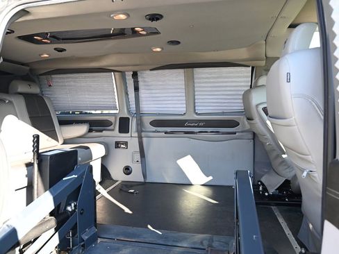 Used 2018 GMC Savana 2500 LS image 41