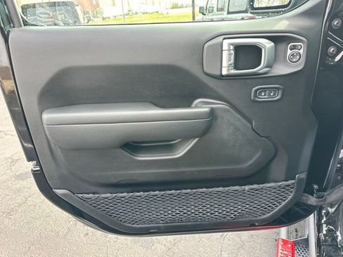 Used 2023 Jeep Wrangler Unlimited Rubicon w/ Cold Weather Group image 15