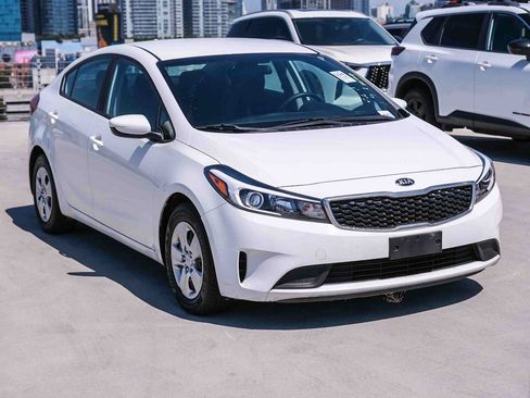 Used 2017 Kia Forte LX FWD image 3
