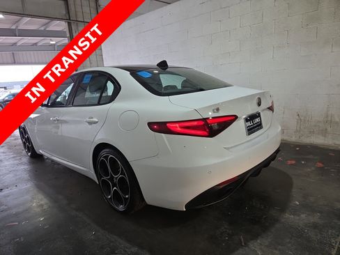 Used 2023 Alfa Romeo Giulia Veloce RWD image 5
