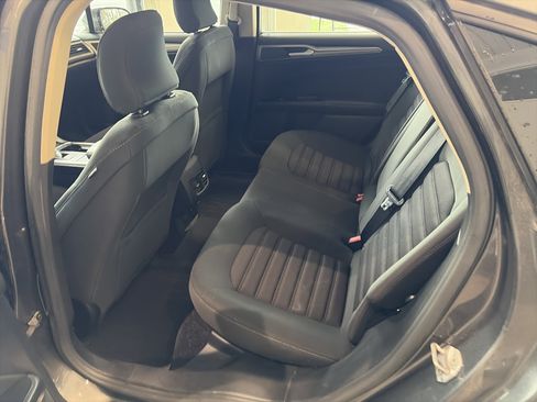 Used 2017 Ford Fusion SE image 23