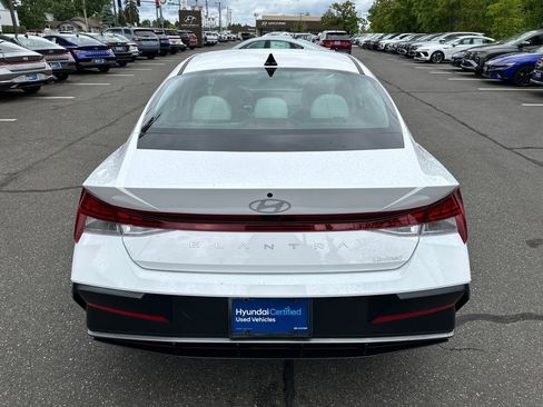 Certified 2025 Hyundai Elantra Limited FWD image 5