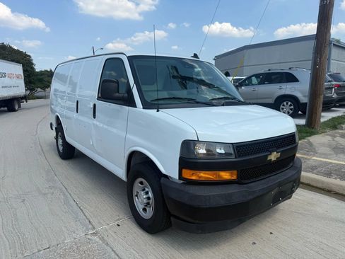Used 2019 Chevrolet Express 2500 image 9