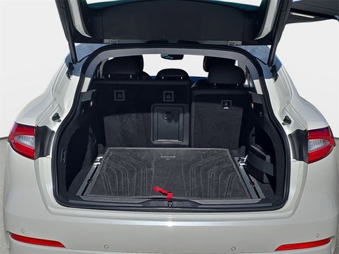 Used 2020 Maserati Levante GranLusso image 14