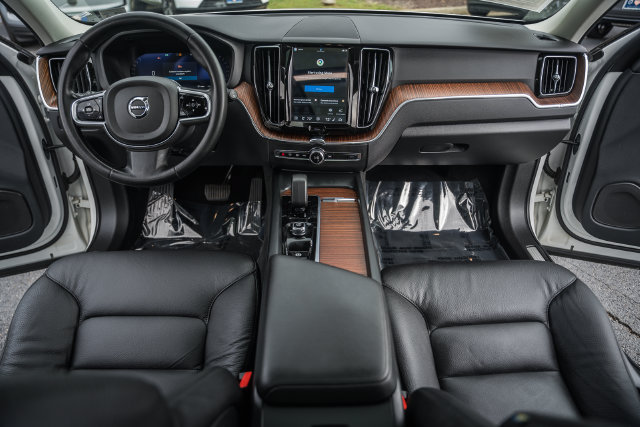 Used 2024 Volvo XC60 B5 Plus w/ Protection Package Premier AWD/4WD image 24