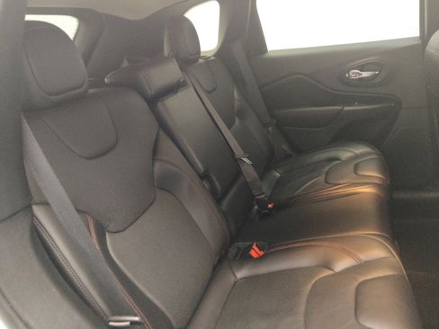 Used 2020 Jeep Cherokee Trailhawk image 19