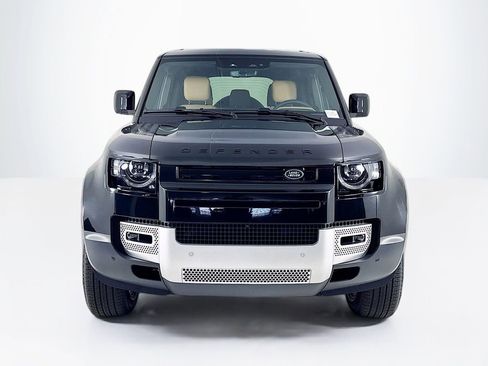 Used 2025 Land Rover Defender 110 S image 8