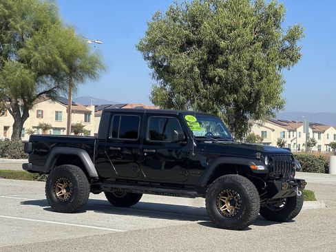 Used 2020 Jeep Gladiator Sport w/ Quick Order Package 24S image 5