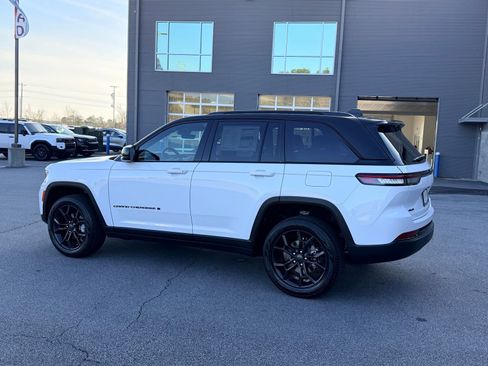 New 2025 Jeep Grand Cherokee Limited AWD/4WD image 6